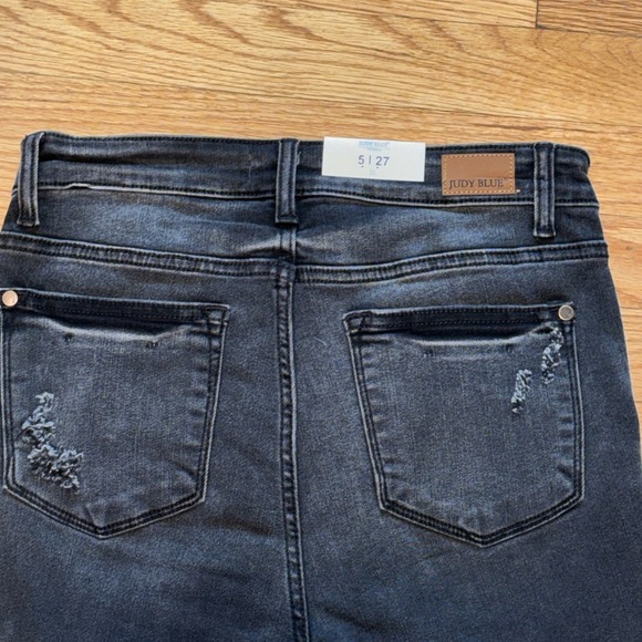 Judy Blue Jean High Waist‎ Size 5 Destroyed Denim Black Skinny Fit Capri NWT - Picture 5 of 10